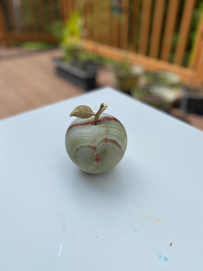 Nature’s Jewel – Hand-Carved Onyx Apple with Leaf