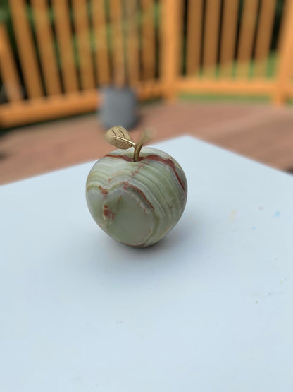 Nature’s Jewel – Hand-Carved Onyx Apple with Leaf